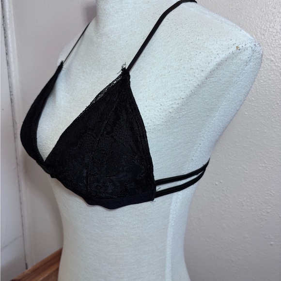 SWS Essentials Lace Bra - Picture 5 of 9